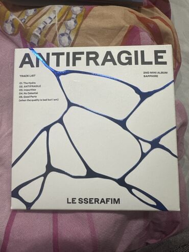 флаг изготовление: K‑pop альбомы (официальные издания, Корея): 1) LE SSERAFIM —