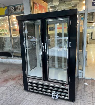 Paltaryuyan maşınlar: İki qapılı vitrin tipli soyuducu - Şüşə qapılar: hər iki tərəf tam
