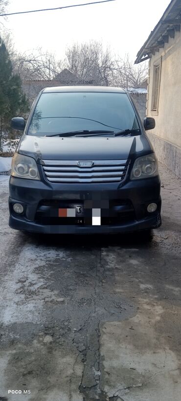 Toyota: Toyota Noah: 2002 г., 2 л, Автомат, Бензин, Вэн/Минивэн