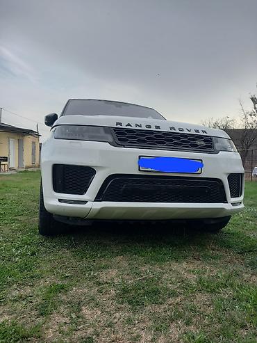range rover on susesi: Range Rover Sport – ağ kuzov, qara dam və qara detallarla dinamik — 5