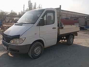 mtz 80: Грузовой бортовой автомобиль Mercedes-Benz (кабина с одним рядом — 1
