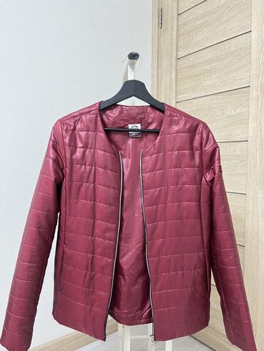 весенние кожаные куртки: Продается весенняя куртка. Производство Турция. Купили, но не носили