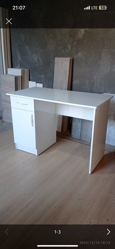 Кухонные гарнитуры: Кухонный гарнитур модульный, белый, с тёмной столешницей. Состав и — 12