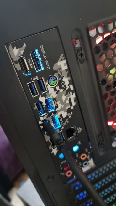 Masaüstü kompüterlər və iş stansiyaları: Çoooox Təcili Satıram Pula Ehtiyac olduğu Üçün Karobkasi belə var — 17