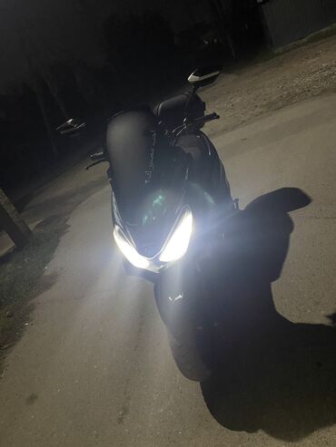 Скутеры: Макси-скутер Yamaha, 175 куб. см, Бензин — 4