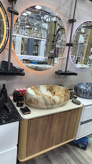 hamam dizaynlari: Hamam otağı üçün modern lavyabo-tumba və güzgü komplektləri — 3