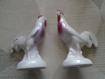 zvucne price broj 8: Dve iste vintage porcelanske figure petlića