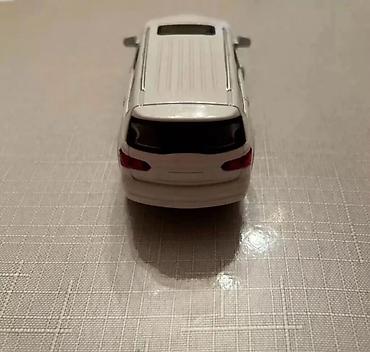 nerf satisi: Ağ rəngli metal oyuncaq SUV model maşın - Korpus: metal gövdə, detalı — 5