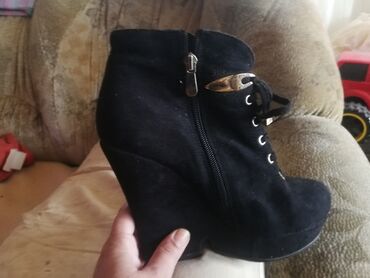 crni bademantil: Ankle boots, 38