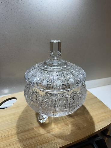 sunger: Kəsimli şüşə/qədih kristal qab – qapaqlı, üçayaqlı - Material: qalın — 1