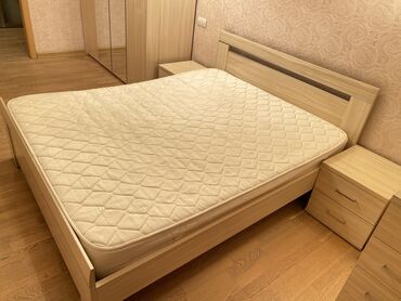 2х этажный кровать: Спальный гарнитур, Двуспальная кровать, Шкаф, Комод, цвет - Бежевый, Б/у