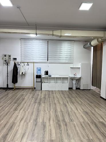 Аренда кабинетов в салонах красоты: Сдаются рабочие места в бьюти-студии ✨ Кушеткиманикюрные столы 📍 — 6