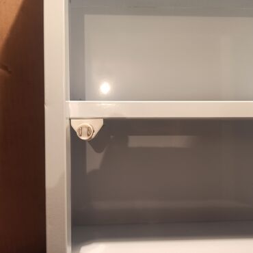 Oprema i sredstva za zaštitu: Izuzetno očuvan metalni ormarić za prvu pomoć sa dva ključa i — 7