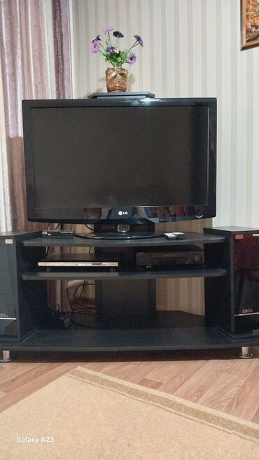 Телевизоры: Продаю б/у телевизор LG 105-5000 сом, Sparrow 105-2500 сом, тумба под