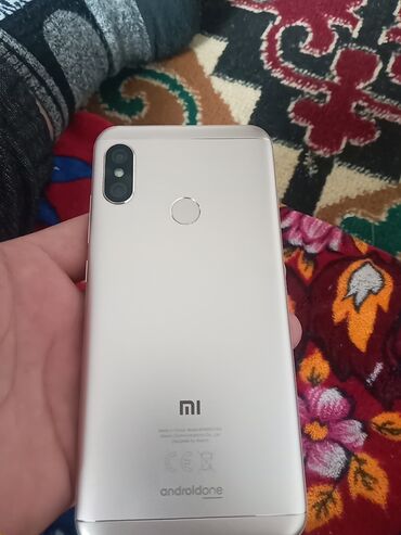 4 5мм: Xiaomi, Mi A2 Lite, Б/у, 64 ГБ, цвет - Золотой, 2 SIM