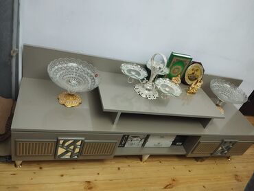 витражные окна в доме: Düz TV altlığı, Polkalı, Laminat