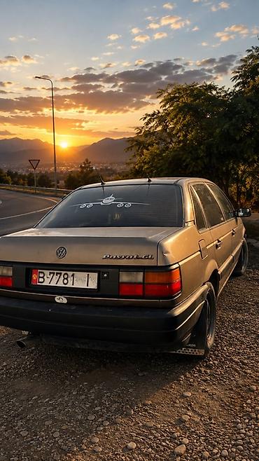 варянт: Volkswagen Passat: 1988 г., 1.8 л, Механика, Бензин, Седан — 1