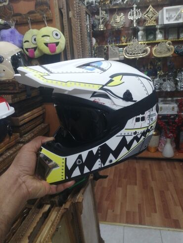 Moto dəbilqələr: 1 ci şəkildəki Moto kaska 29-azn 2 ci və 3cü şəkildəki Moto kaskalar — 5