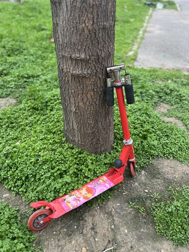 Samokatlar: Самокат в идеальном состоянии. От 3 до 10 лет. ручка регулируется под — 5