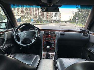 w210 panel: Mercedes-Benz E-Class W210 sedan - Kuzov: 4 qapılı sedan, qara rəng - — 4