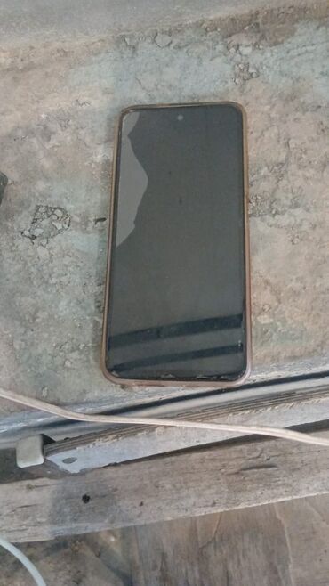 Xiaomi: IPhone 13, Qırıq