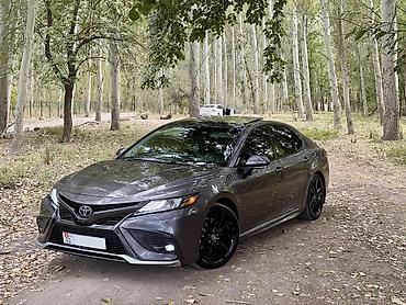 Toyota Camry: 2021 г., 2.5 л, Автомат, Бензин, Седан