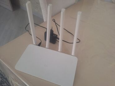 wifi роутер: Ev üçün 2.24 QHs dəstəkləyən Wi-Fi routeri "Mi Router 3C" təklif