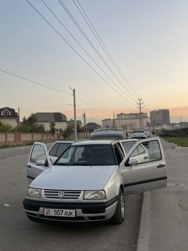крыло на к5: Volkswagen Vento: 1996 г., 1.8 л, Механика, Бензин, Седан
