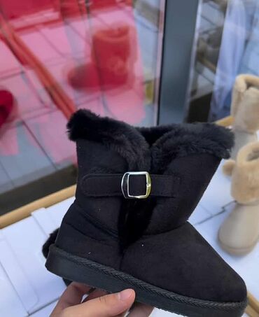 Čizme: Dečje zimske čizmice . Cena 2500 din — 12