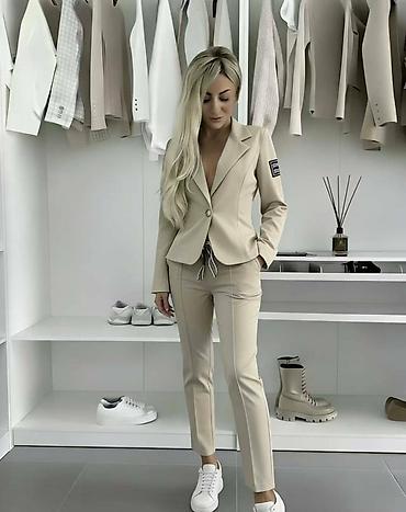 Kompleti: Damski komplet – sako i pantalone - Moderan dvodelni komplet u više — 1