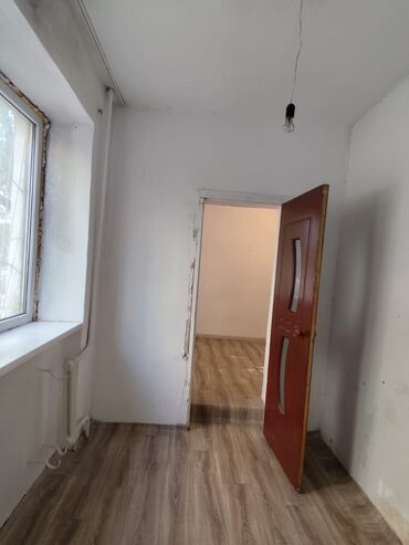 сдается квартира в пишпеке: 2 комнаты, 16 м², Малосемейка, 1 этаж, Старый ремонт
