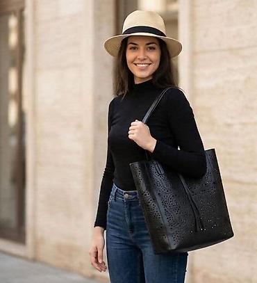 doca torbe: Elegantna crna tote torba - Materijal: glatka eko-koža sa laserski — 1