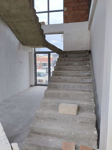 Mağazalar: Gəncə ş. Sərçə bazarı 2- ci mərtəbə icarəyə verilir, təmir malyar — 2