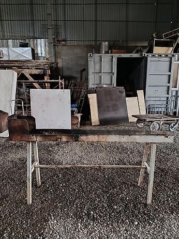 Другое оборудование для кафе, ресторанов: Продаются мангалы - 2 шт. +200 шампуров к каждому. Размеры: длина 220 — 6