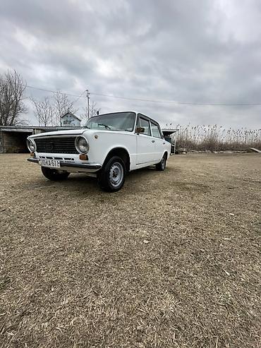VAZ (LADA): Model: VAZ 2101 “Jiquli” Kuzov: sedan, 4 qapı Rəng: ağ Yanacaq: benzin — 5