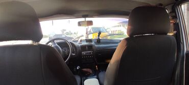 QAZ: QAZ 3110: 2.5 l | 2003 il 271000 km Sedan — 6