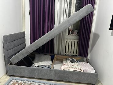 двуспальная кровать с подъемным механизмом: Односпальная кровать с подъемным механизмом и коробом для хранения. - — 2