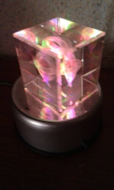 Digər ev dekoru: Hədiyyəlik suvenirlər satılır. Əlvan işıqlıdır. Toka qoşulur və — 14