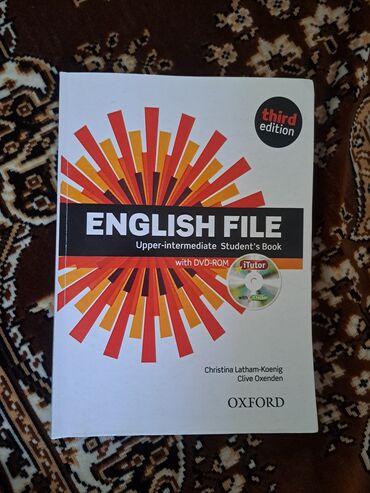 книга english: English file в хорошем состоянии, пару страниц заполнены