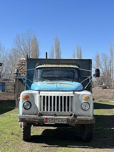 бортовая: Грузовой автомобиль ГАЗ‑53 (бортовой самосвальный кузов). Основные — 2