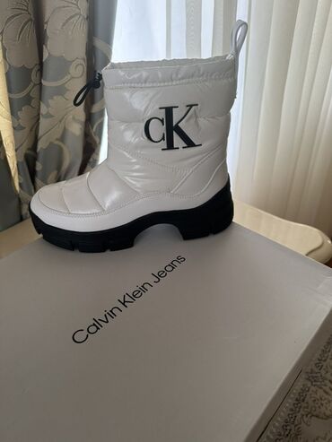 женские мокасины из текстиля: Calvin Klein Jeans qadın qış çəkməsi – KC Delicia model - Rəng: White