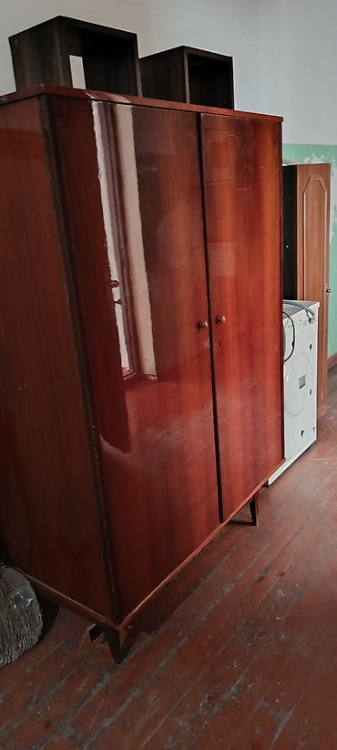 Dolablar: Taxta qarderob şkafı - Material: təbii ağac üzərində parlaq lak örtük — 2