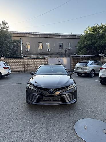 Toyota: Toyota Camry: 2018 г., 2.5 л, Вариатор, Гибрид, Седан — 2