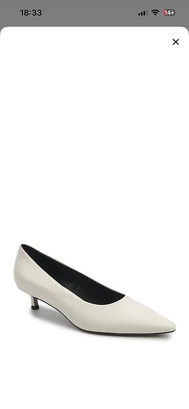 nine west: Ağ rəngli, 40 beden yazılıb, ama yarım nədən 40 dan böyükdür.Yəni — 1