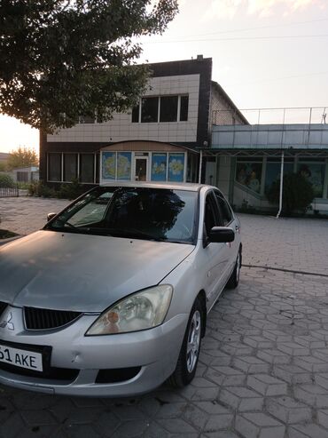 мерс сатам: Серебристый седан Mitsubishi Lancer, оснащенный черными литыми дисками