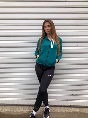 Gornji i donji deo: Likra
M - 2xl
3200 — 15