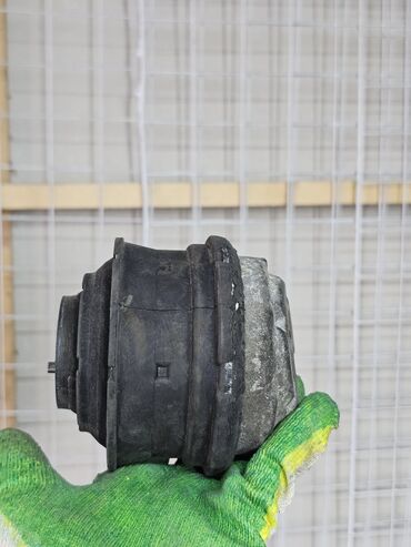 Подушки мотора: Подушка мотора Mercedes-Benz 2000 г., Б/у, Оригинал, Германия — 12