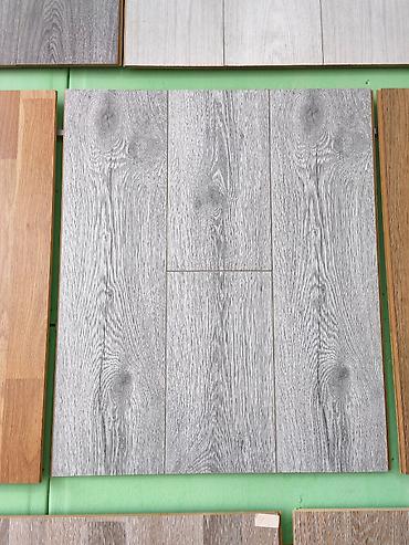 laminant: Məhsul: Parket/laminat döşəmə panelləri – boz palıd teksturası - — 1