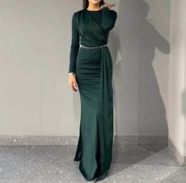 вечернее зеленое платье: Вечернее платье, Длинная модель, С рукавами