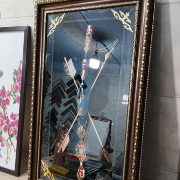 Картины: Картина с изображением цветов в вазе, оформленная в раму. Рама имеет — 10